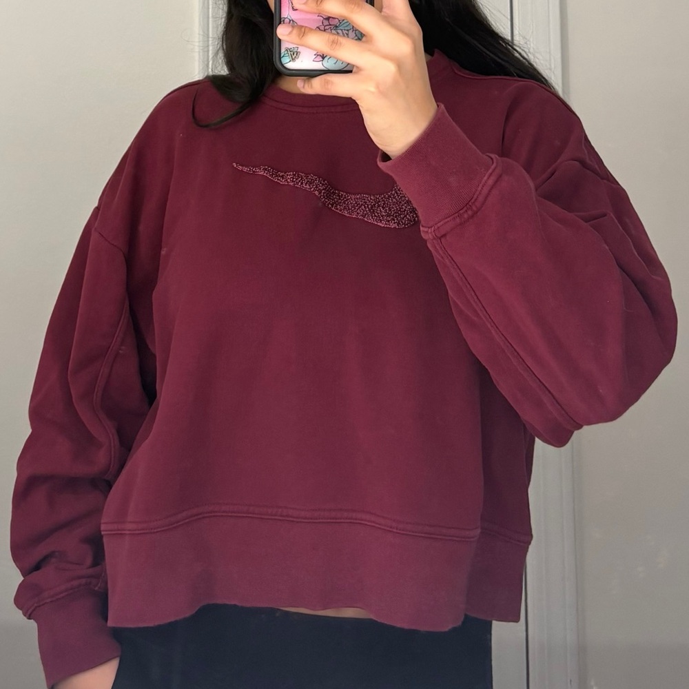 Nike Dri-FIT Get Fit Training Crew Sweatshirt, Women's Size M, Burgundy/Maroon.